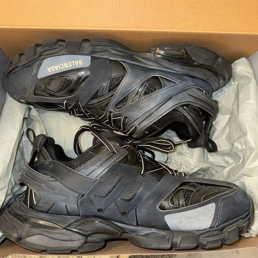 Balenciaga Men's Black Sneakers - Picture 1 of 8